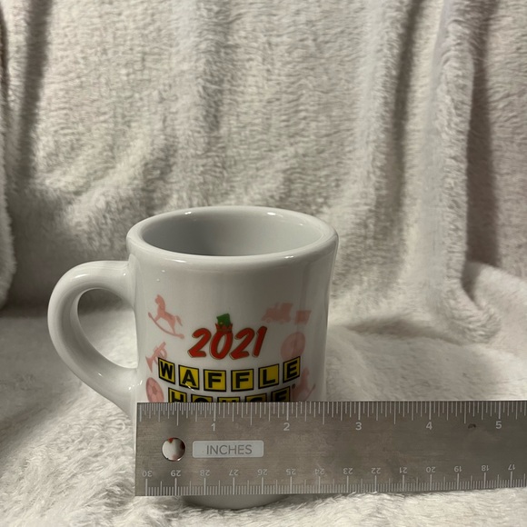 Waffle House Happy Holidays Christmas Mugs White Tuxton Ceramic - Picture 6 of 9